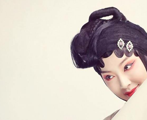 美人总是命运多舛,秦淮八艳之首的李香君是怎么殒命的?