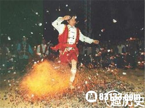 走进傈僳族刀杆节介绍习俗的由来