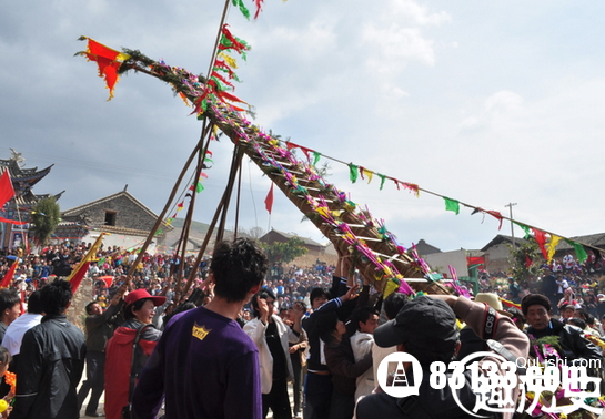 走进傈僳族刀杆节介绍习俗的由来