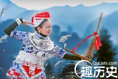 裕固族服饰 裕固族女子的红缨帽啥样