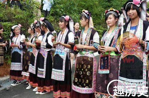 布依族服饰  不同地区的布依族服饰有什么特点