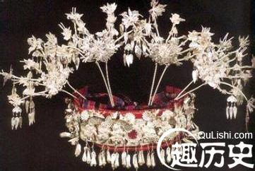 苗族人为何偏爱银饰？苗族银饰文化简介