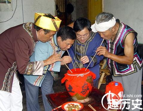 土家族酒文化 独特的土家族饮酒习俗咂酒