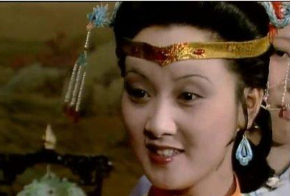 王熙凤：古典小说《红楼梦》中人物，金陵十二钗之一