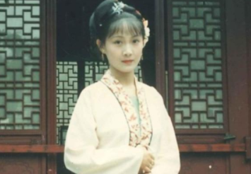 《红楼梦》袭人有哪些优缺点？一个丫鬟为何总使小性子？