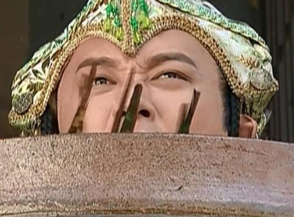 文丑丑真的不会武功吗 那他是怎么躲过步惊云的排云掌的