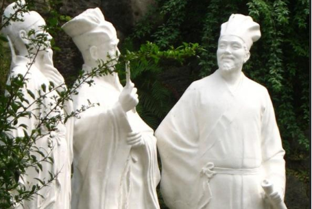 崔颢的《题都城南庄》是在怎样的背景下创作的？他的仕途之路如何？