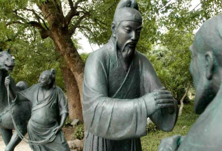 崔颢的《题都城南庄》是在怎样的背景下创作的？他的仕途之路如何？