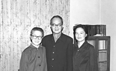 杨绛先生的《我们仨》讲了什么故事?其中有哪些经典句子?