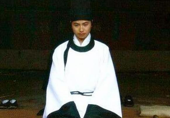 历史上有哪些有骨气的文人？为什么宋朝的文人比明朝的有骨气？