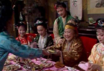 林黛玉和宝钗分别是什么时候进京的？中间缺失的几年为什么不写？