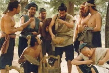 如何评价《水浒传》的晁盖和宋江？他们分别有什么不良事迹？