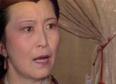 王夫人为什么要把晴雯赶出大观园？宝玉为什么不去向贾母求情？