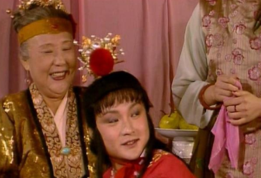 王夫人为什么要把晴雯赶出大观园？宝玉为什么不去向贾母求情？