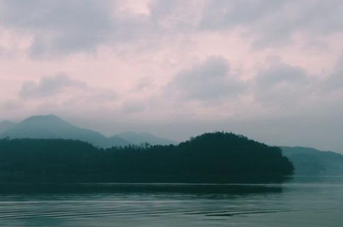 《琵琶行》白居易为什么对琵琶女的遭遇同情不已？原来白居易是感同身受！