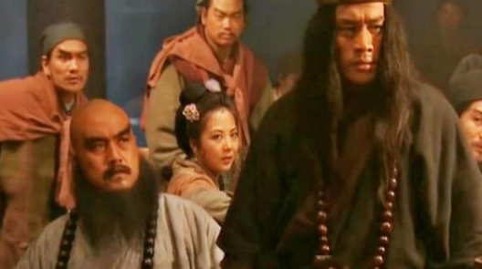 《水浒传》中吴用宋江为何器重李逵？鲁智深武松却只能坐冷板凳？